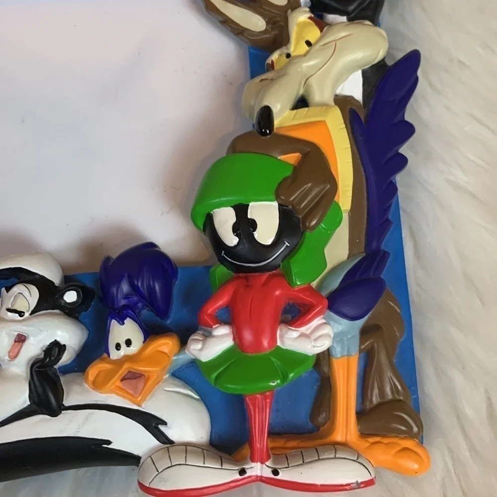 Vintage Warner Brothers Studio Store Looney Tunes 3-D picture frame